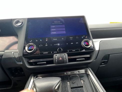 Used 2025 Lexus GX 550 w/ Accessory Package (2T) AWD/4WD image 23