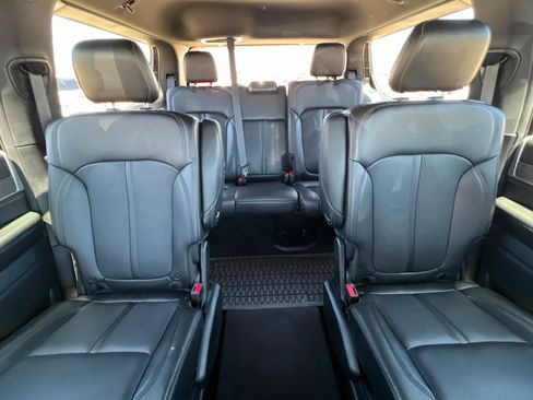 Used 2024 Jeep Wagoneer Series III AWD/4WD image 26