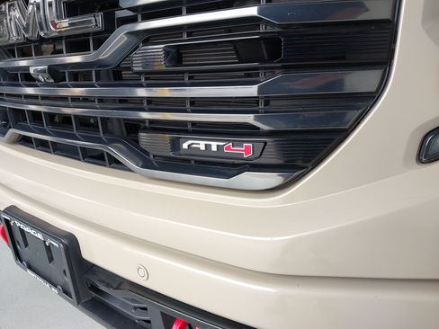 Certified 2023 GMC Sierra 1500 AT4 w/ AT4 Premium Package AWD/4WD image 33