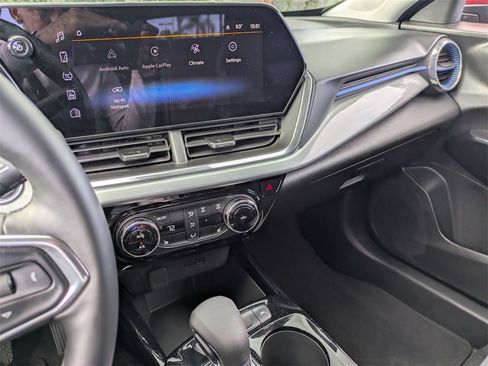 Used 2025 Chevrolet Trax LT w/ LT Convenience Package image 20