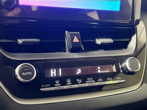 Used 2025 Toyota Corolla LE image 26