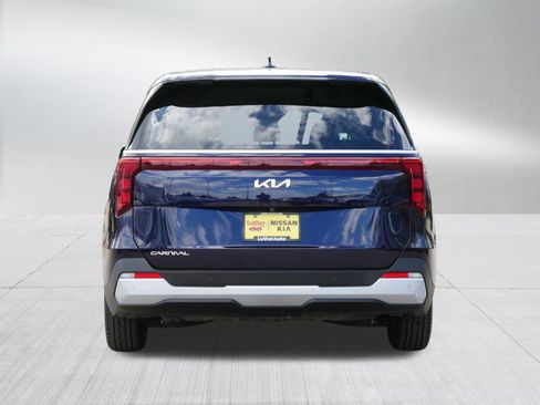 Used 2025 Kia Carnival FWD image 6