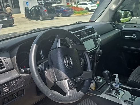 Used 2015 Toyota 4Runner SR5 AWD/4WD image 6