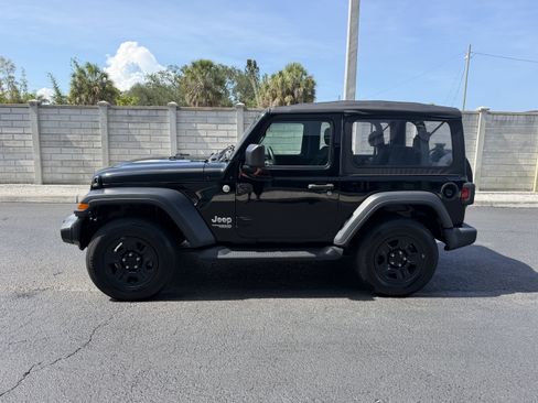 Used 2020 Jeep Wrangler Sport AWD/4WD image 2