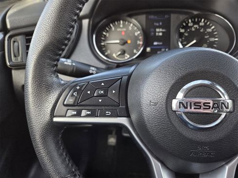 Used 2020 Nissan Rogue SV image 24