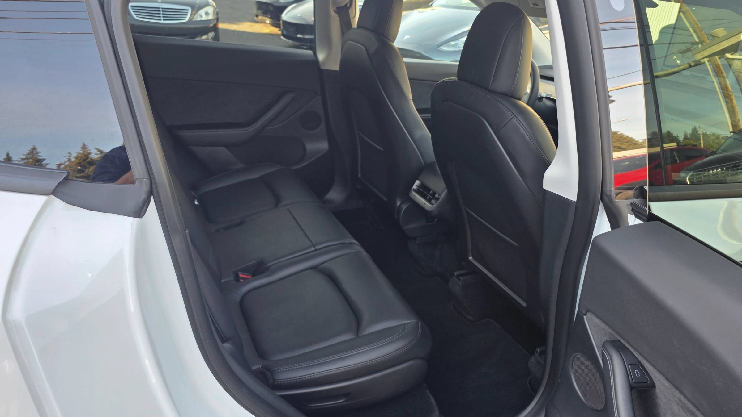 Used 2022 Tesla Model Y Long Range AWD/4WD image 16