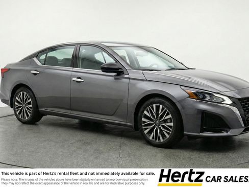 Used 2025 Nissan Altima 2.5 SV image 1