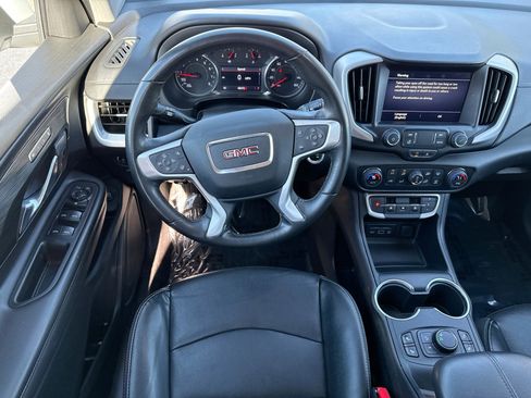 Used 2024 GMC Terrain SLT image 17