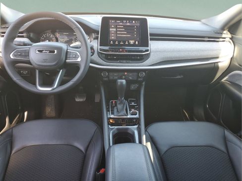 Used 2026 Jeep Compass Latitude AWD/4WD image 8