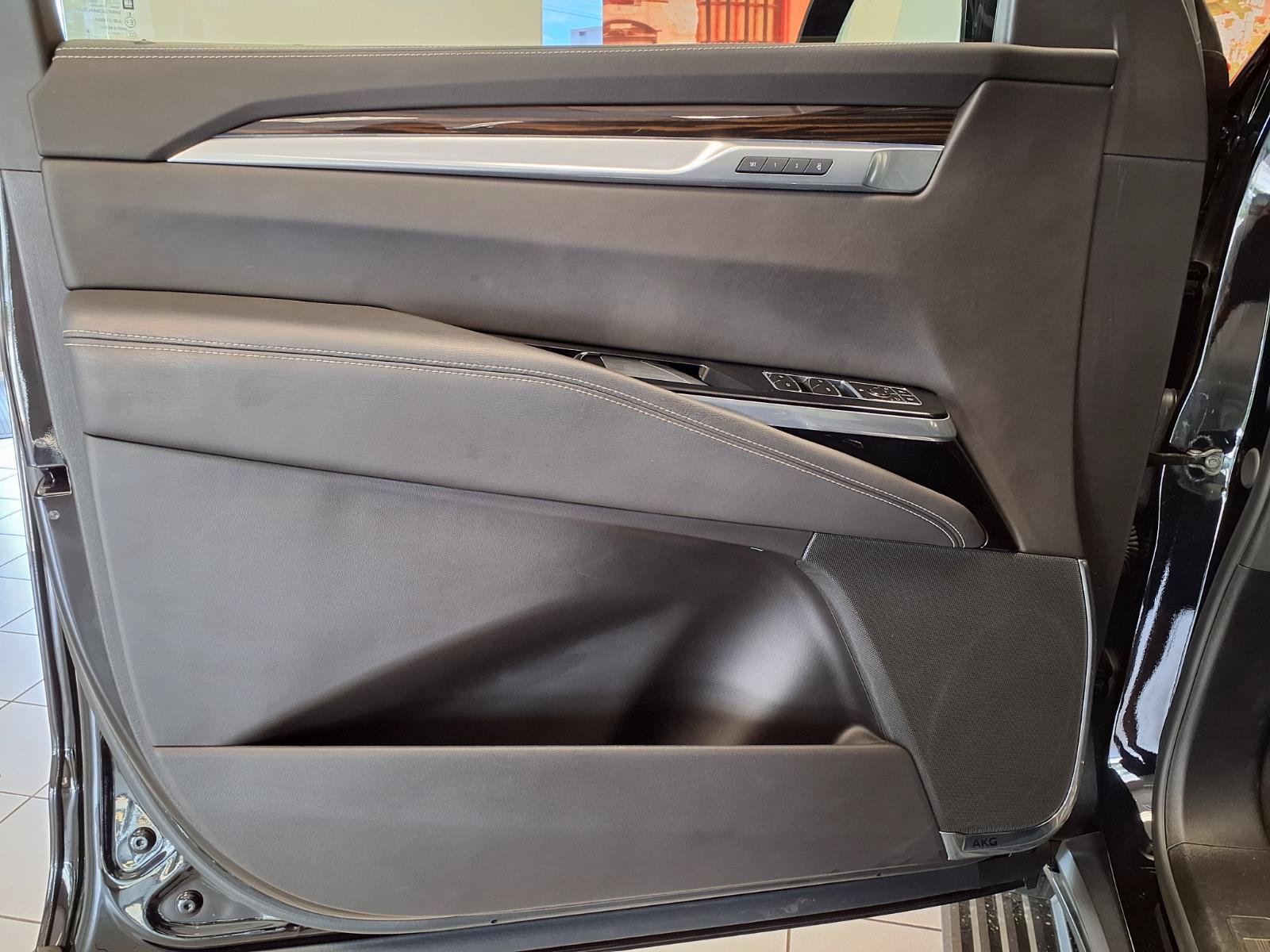 Certified 2025 Cadillac Escalade ESV Premium Luxury w/ LPO, Radiant Package AWD/4WD image 23