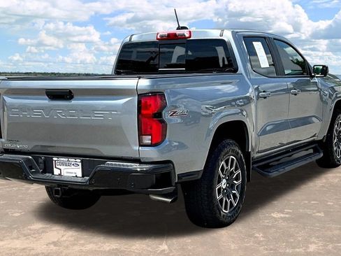 Used 2025 Chevrolet Colorado Z71 w/ Technology Package AWD/4WD image 8