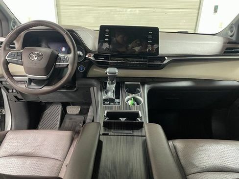 Used 2021 Toyota Sienna Platinum AWD/4WD image 13