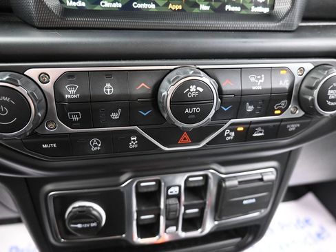 Used 2023 Jeep Wrangler Unlimited Sahara AWD/4WD image 38