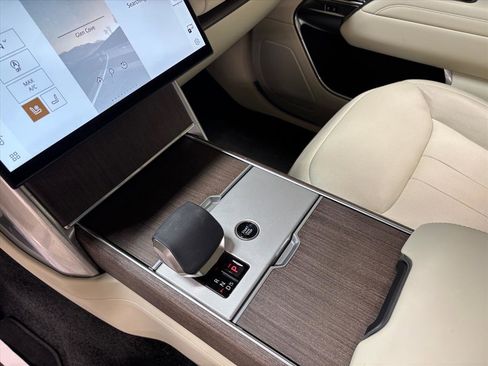 Used 2025 Land Rover Range Rover SE image 14