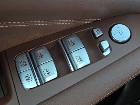 Used 2022 BMW X7 xDrive40i w/ Executive Package image 31