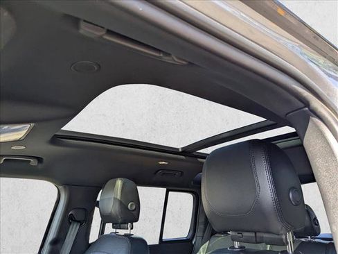 Used 2023 Land Rover Defender 110 X-Dynamic SE image 16