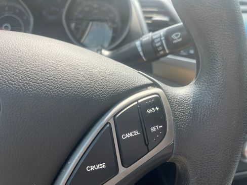 Used 2014 Hyundai Elantra SE w/ Option Group 02 FWD image 15