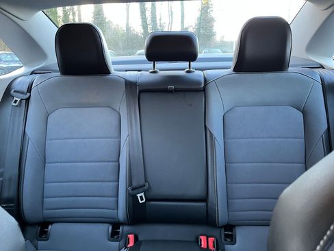 Used 2025 Volkswagen Jetta SE image 38