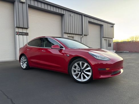 Used 2018 Tesla Model 3 Long Range image 2