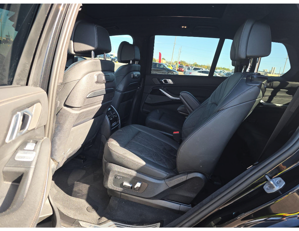 Used 2024 BMW X7 xDrive40i w/ M Sport Package AWD/4WD image 7