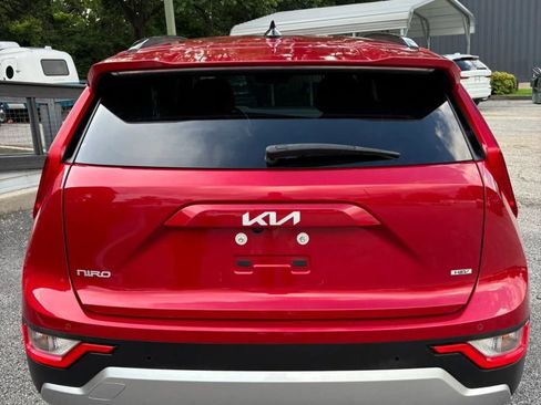 Used 2023 Kia Niro EX FWD image 7
