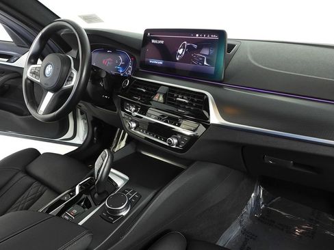 Used 2023 BMW 530e 530e iPerformance w/ M Sport Package image 13