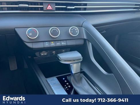 New 2025 Hyundai Elantra SE image 28