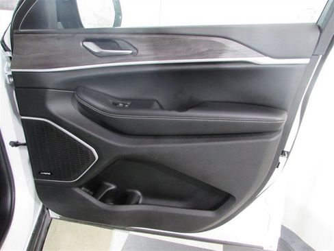 Used 2023 Jeep Grand Cherokee 4WD 4xe image 42