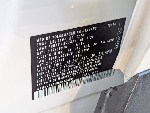 Used 2017 Volkswagen Tiguan S image 39
