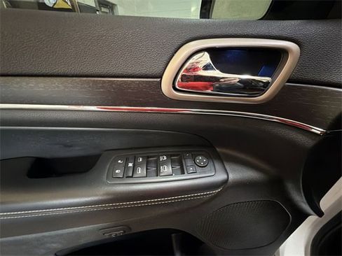 Used 2015 Jeep Grand Cherokee Limited image 13