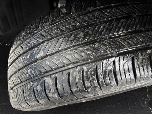Used 2023 Ford Explorer XLT AWD/4WD image 37