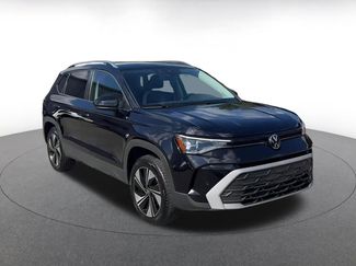 Used 2025 Volkswagen Taos SE video 2