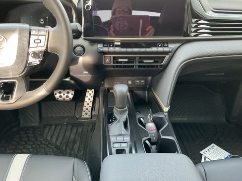 New 2026 Toyota Camry Hybrid image 11