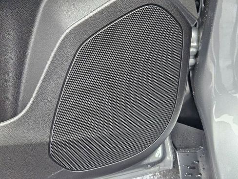 Used 2025 Chevrolet Trax RS w/ Sunroof Package image 12