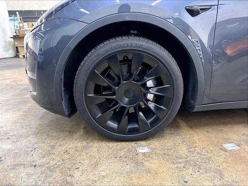 Used 2020 Tesla Model Y Long Range AWD/4WD image 12