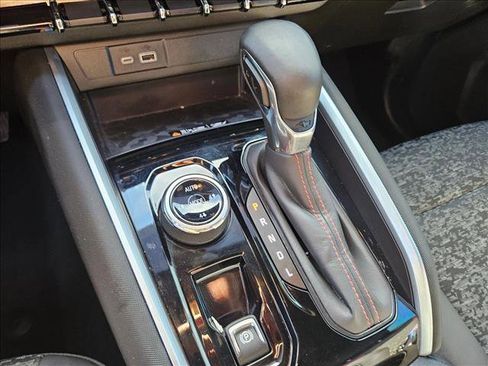 Certified 2024 Chevrolet Colorado Z71 w/ Z71 Convenience Package 2 image 18