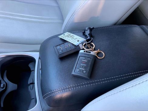 Used 2014 Cadillac SRX Luxury w/ Driver Awareness Package image 15