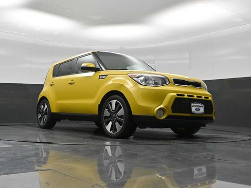 Used 2014 Kia Soul ! w/ Sun & Sound Package FWD image 18