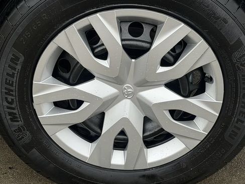 Certified 2025 Toyota Corolla Cross L FWD image 8