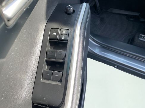 Used 2023 Toyota Highlander XLE AWD/4WD image 12