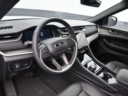 New 2025 Jeep Grand Cherokee L Limited w/ Black Appearance Package image 33