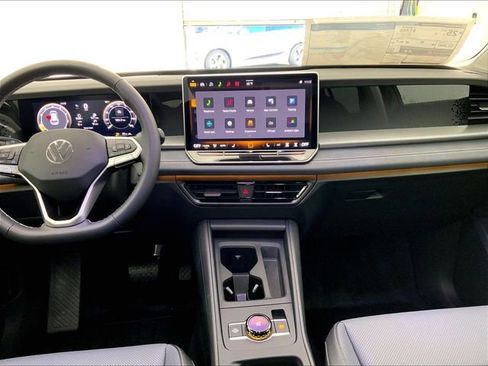 New 2026 Volkswagen Tiguan SE image 8