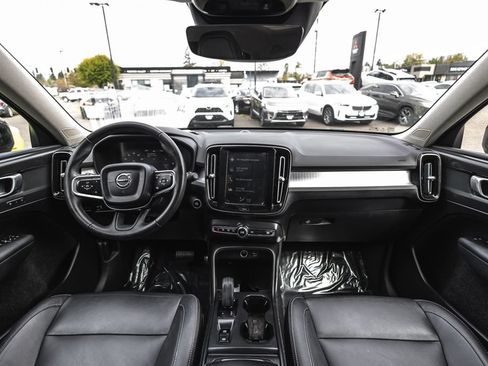 Used 2019 Volvo XC40 T5 Momentum AWD/4WD image 19