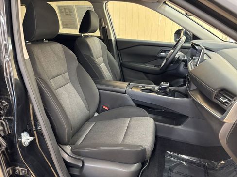 Used 2025 Nissan Rogue SV FWD image 38