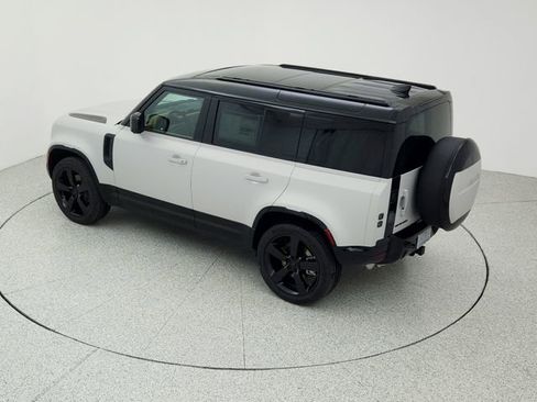 New 2026 Land Rover Defender 110 X-Dynamic SE image 16