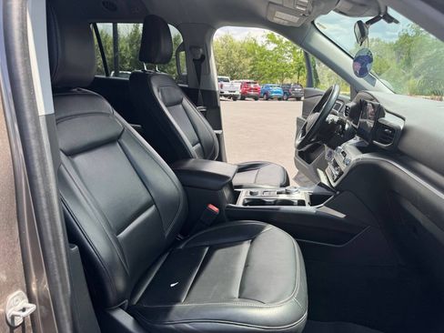 Used 2021 Ford Explorer XLT AWD/4WD image 16