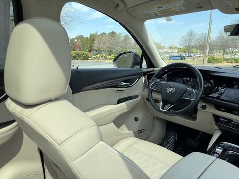 Used 2022 Buick Envision Avenir w/ Technology Package II image 39