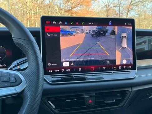 Certified 2025 Volkswagen Tiguan SEL R-Line image 38