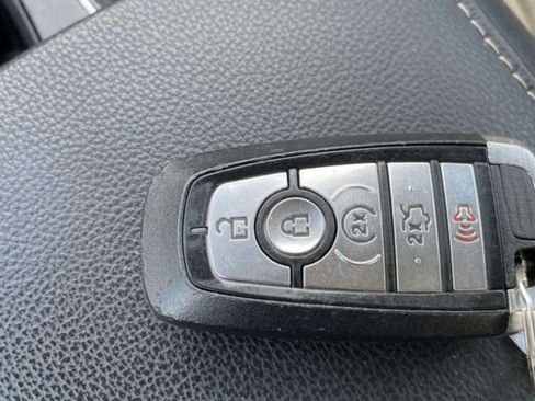 Used 2017 Ford Fusion SE w/ Fusion SE Technology Package AWD/4WD image 5