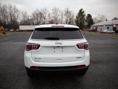 Used 2024 Jeep Compass Latitude image 4